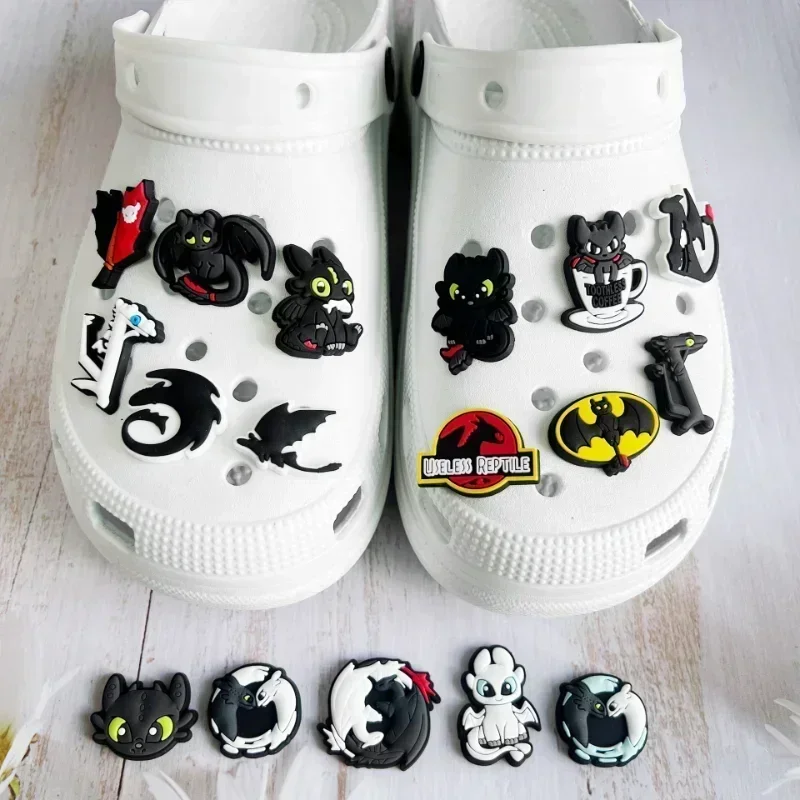 16 teile/satz Drachenzähmen leicht gemacht Sammlung Schuh für Clogs Sandalen diy Anime Cartoon Schuh für Diy Kinder Spielzeug