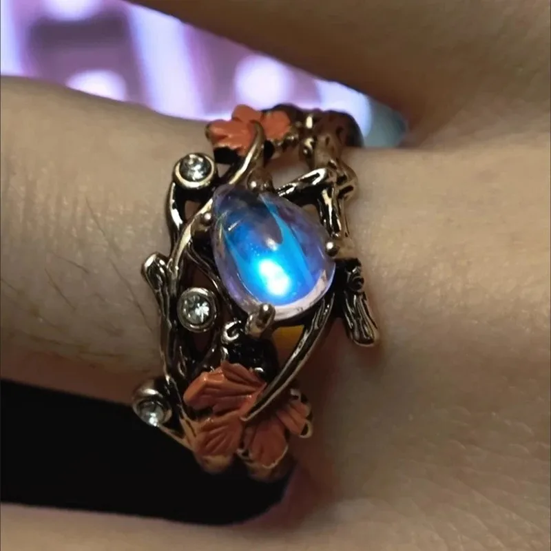 2026 Antique Gold Twig Maple Leaf Moonstone Rings for Women Girls Light Luxury Ring Jewelry Accessories Anniversary Gifts