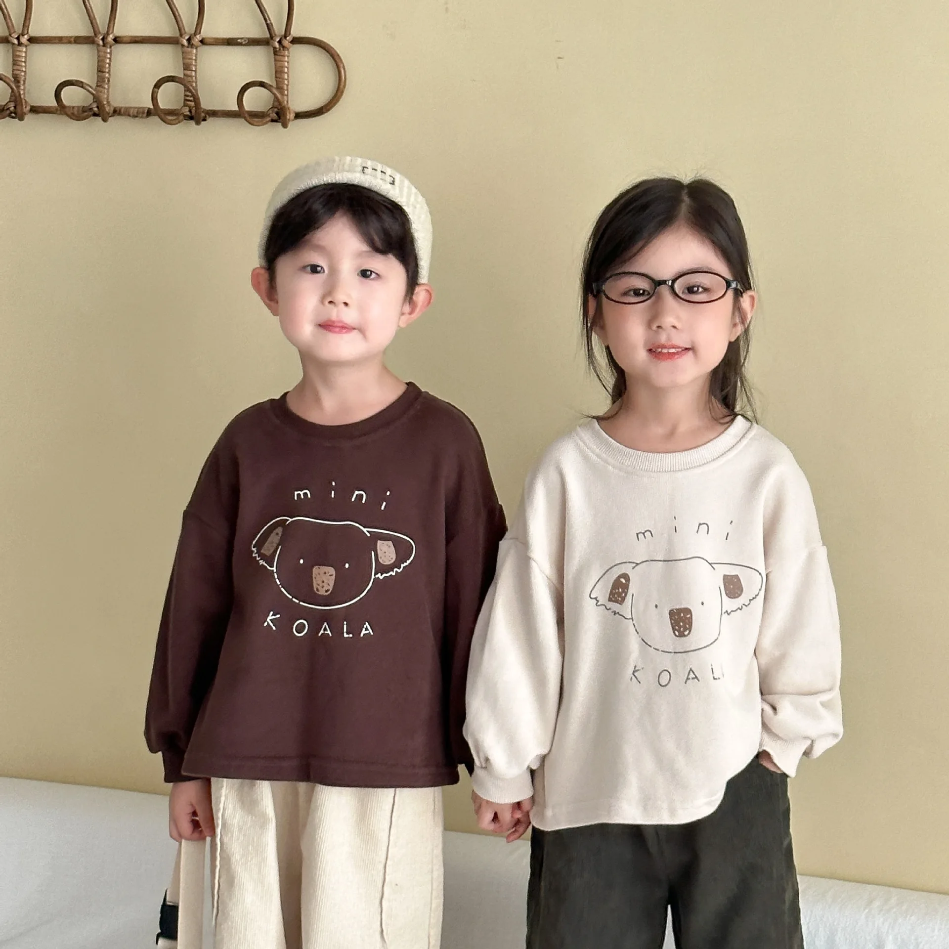 

Новинка осени 2024, детский свитшот, хлопковые футболки с длинными рукавами для мальчиков, топы с мультяшным принтом для маленьких девочек, свободная универсальная детская одежда