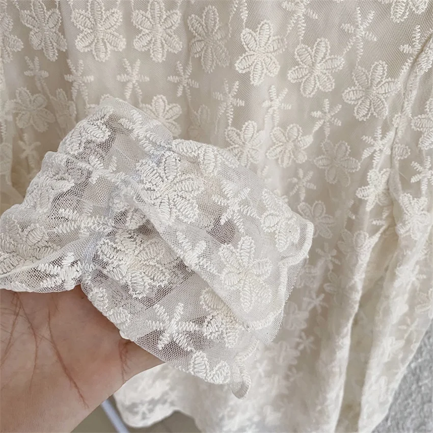 เสื้อเบลาส์สตรีทรงสลิมสไตล์วินเทจ แขนยาว แต่งลูกไม้ สำหรับฤดูใบไม้ผลิและฤดูใบไม้ร่วง รุ่นใหม่ รหัสสินค้า W2517