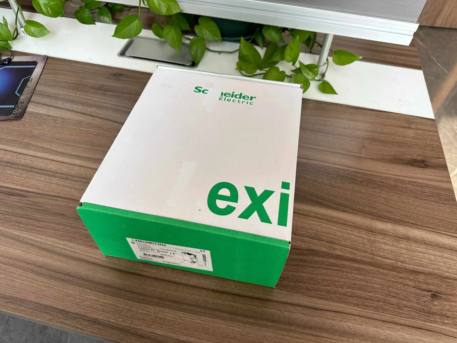 Новый сервопривод LXM32MD72N4 для Schneider