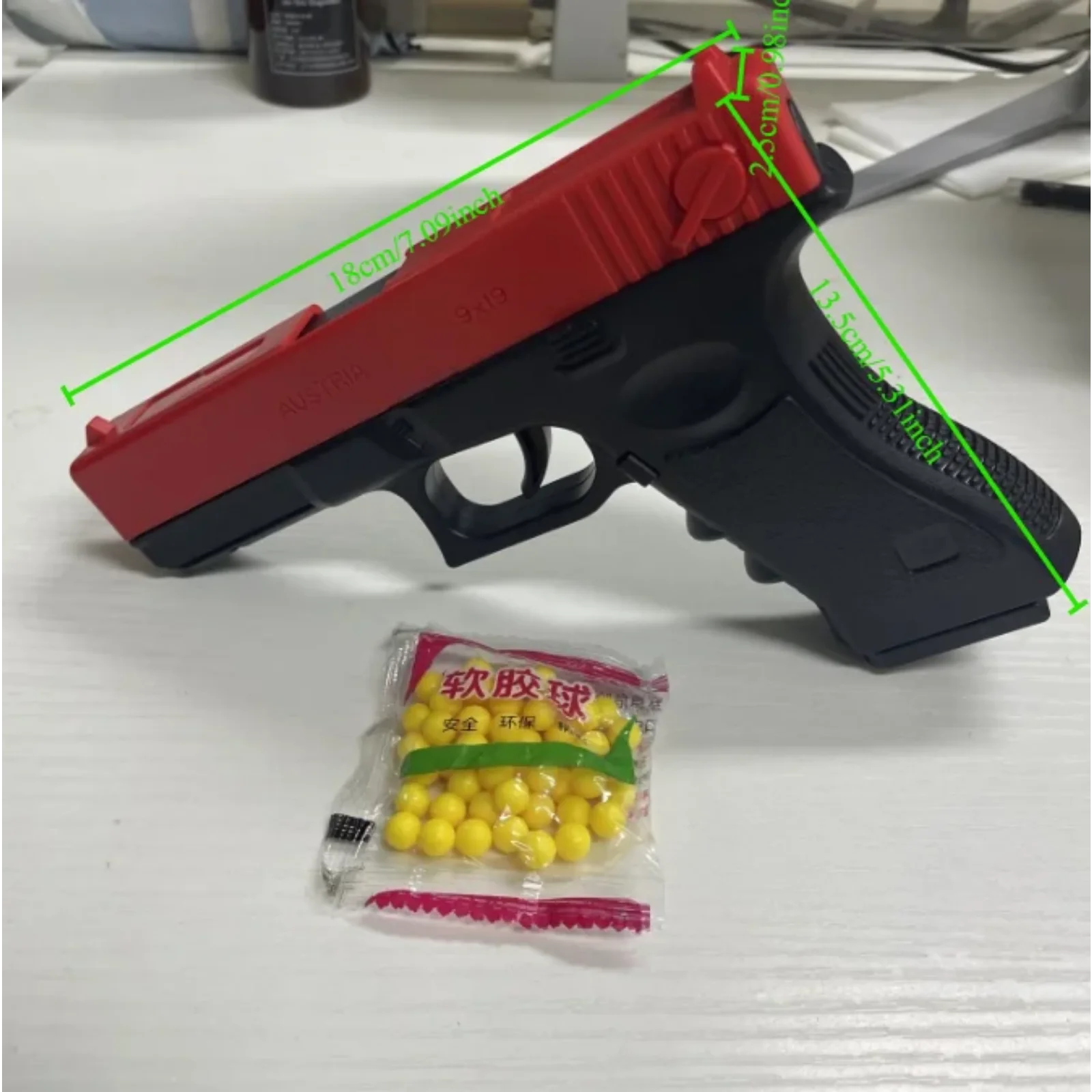 Pistola ad aria compressa morbida di alta qualità Manuale G17 Glock Pistola giocattolo Rivista inferiore Laser Sport all'aria aperta CS Gioco Armi Regalo per bambini