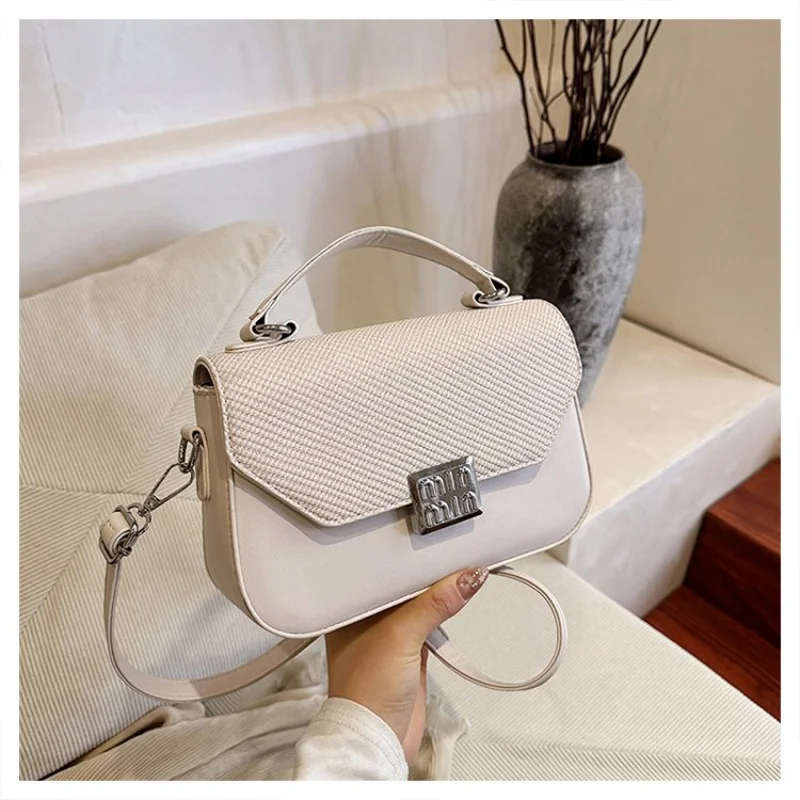 حقيبة يد نسائية راقية مصنوعة من الجلد المطبوع على السحابة تتميز بتصميم ركاب عصري ومظهر أنيق مشهور