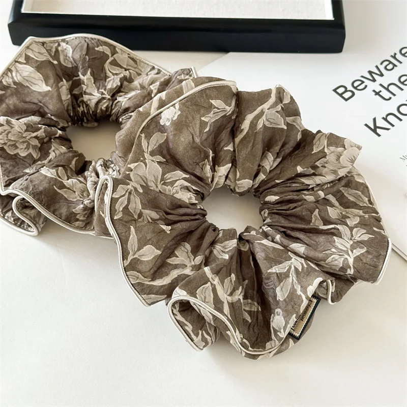 

2025 New Design Vintage Elegant Brown Printed Pleated Elastic Hair Rope Simple Soft Fashion Cloth Scrunchie Hair Accessories