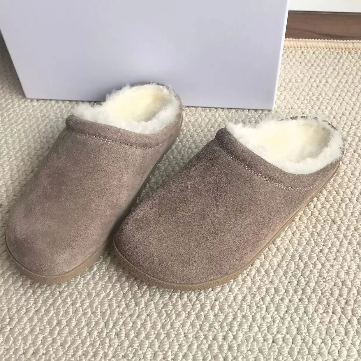 

25. новые высококачественные и стильные шерстяные тапочки на подошве из натуральной кожи, которые легко носить, прочные, модные и универсальные.