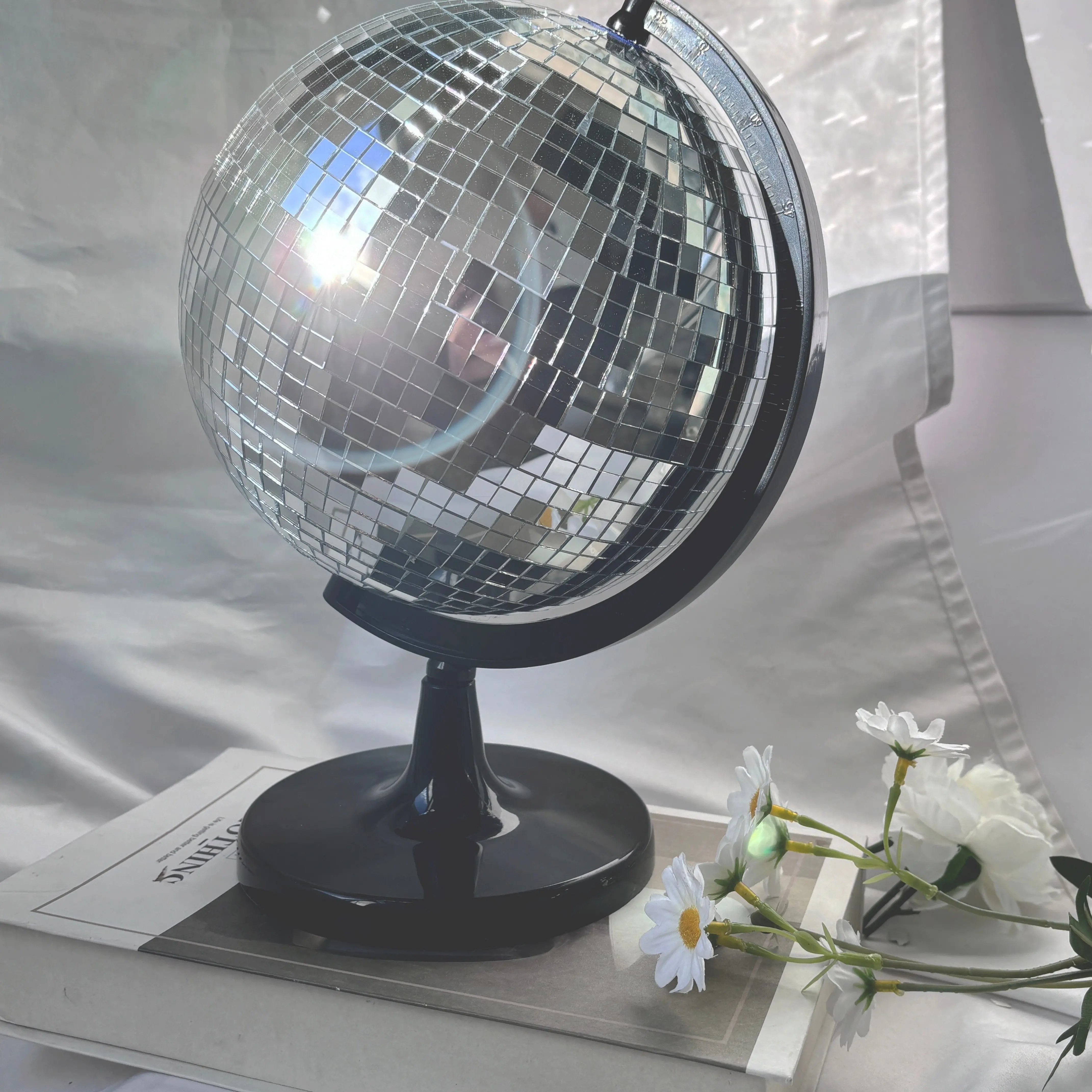 الدورية كرة زجاجية ديسكو غلوب زخرفة انعكاس الضوء اللون كرة مرآة السنة الجديدة الديكور الزفاف عيد ميلاد المنزل زخرفة