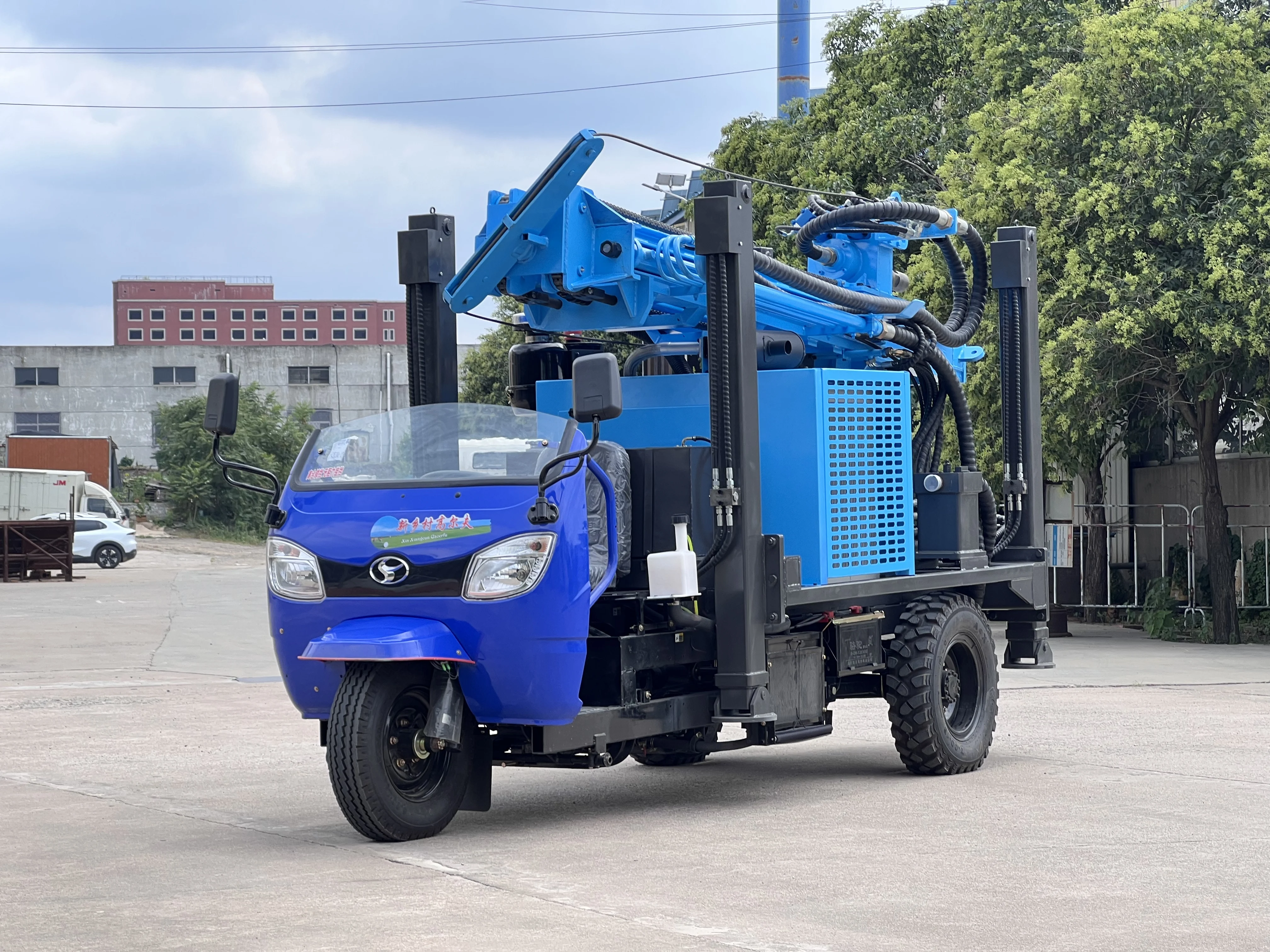 Macchina per impianto di perforazione per pozzi d'acqua profonda personalizzata da 200 m montata su triciclo