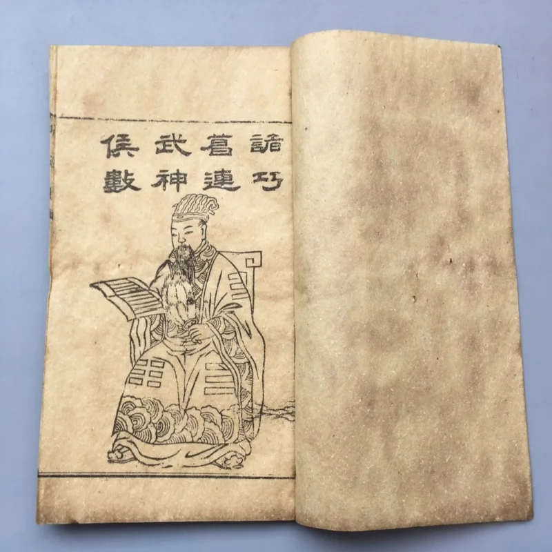 Antique miscellaneous items, old books, thread-bound books, ancient books, film props, old books, Qiaolian shenxu