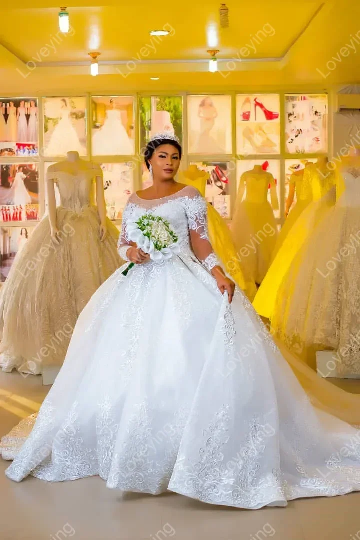 Customized New Style Lace Appliques Black Woman Wedding Dresses Corset Back Ballgown Long Sleeves Bridal Gowns