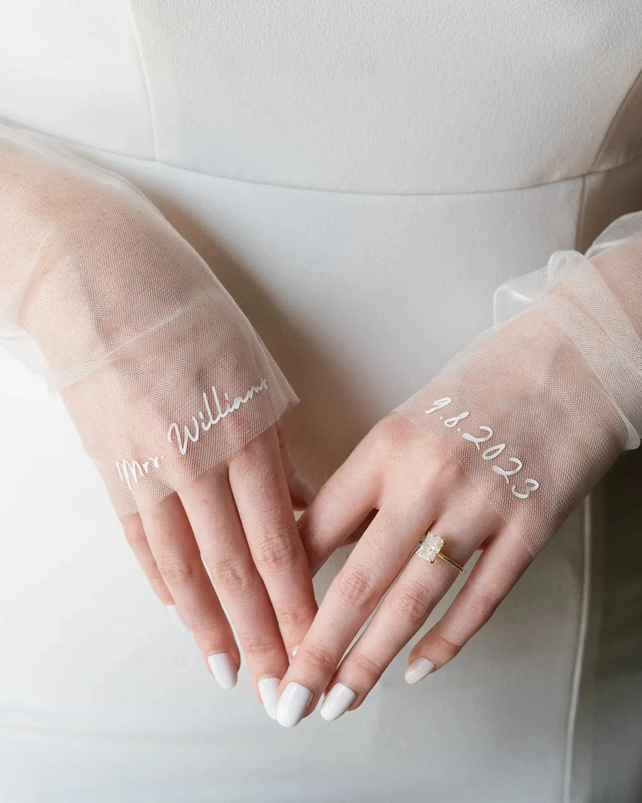 Guantes de novia largos de tul sin dedos, guantes transparentes elegantes, accesorios de boda, mangas con estampado de palabras, guantes de lujo para mujer