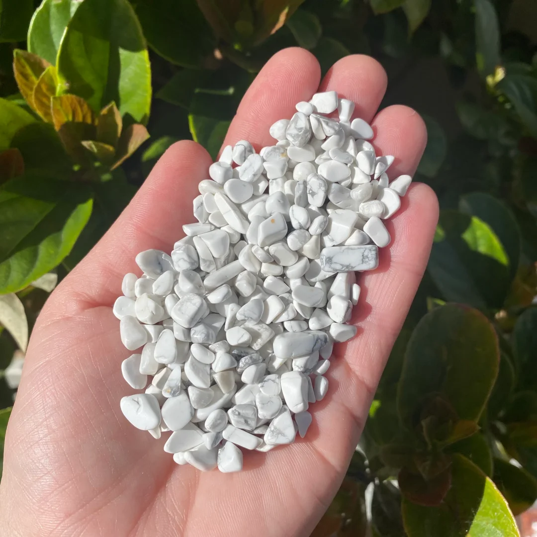 3-12 مللي متر رقائق كريستال Howlite المطحونة الطبيعية ، رقائق الأحجار الكريمة ، Howlite الأبيض الطبيعي ، رقائق الأحجار الكريمة Howlite البيضاء