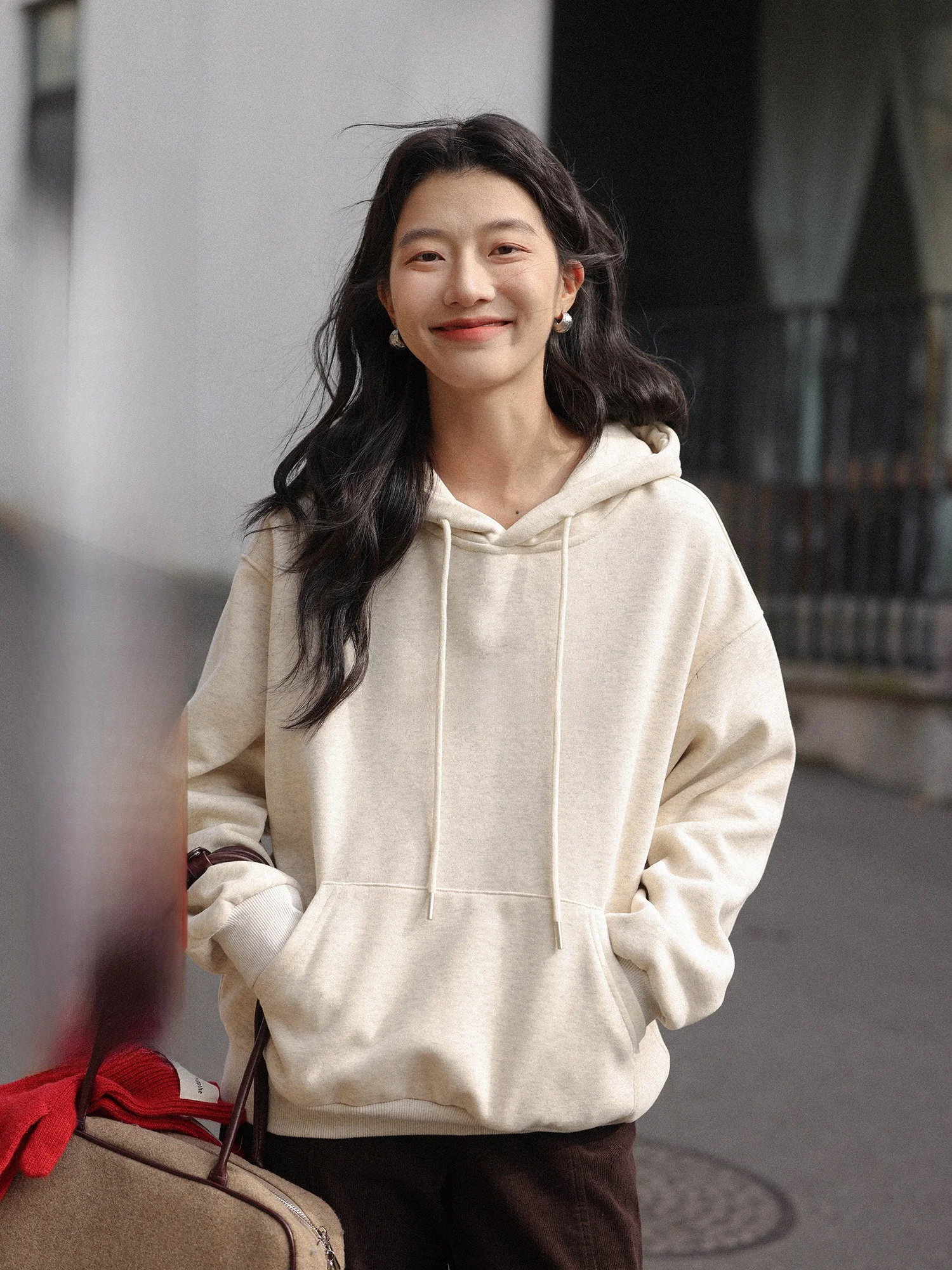 

Женская толстовка с капюшоном, бежевая, с принтом, повседневная, универсальная, зимняя, новая, корейская, ленивая, удобная, подходящая для всех топов