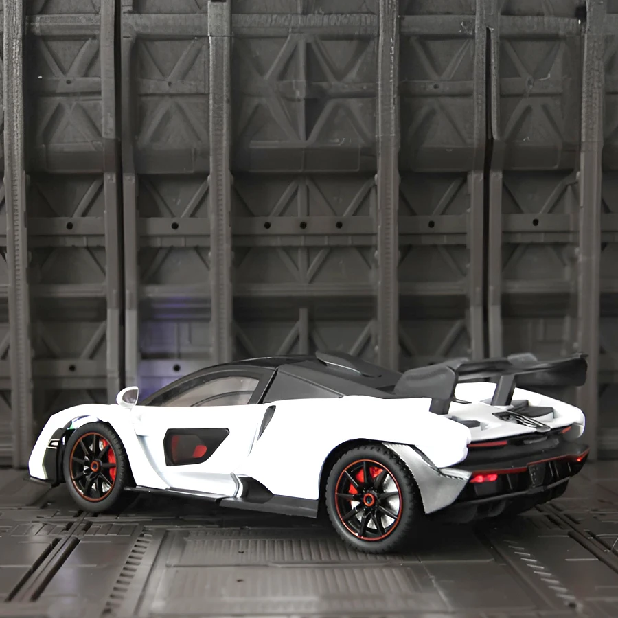 1:24 McLaren Senna alloy car model door can be opened has simulated sound and lighting functions rich details, fine workmanship