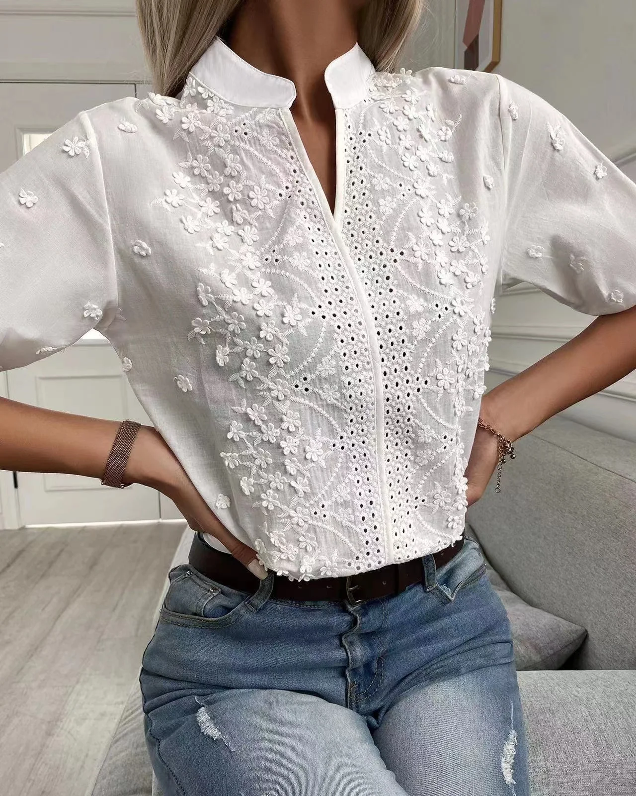 

New Summer Fashion Stand-Up Collar Embroidered Cut-Out Breathable Five-Finger Versatile Top