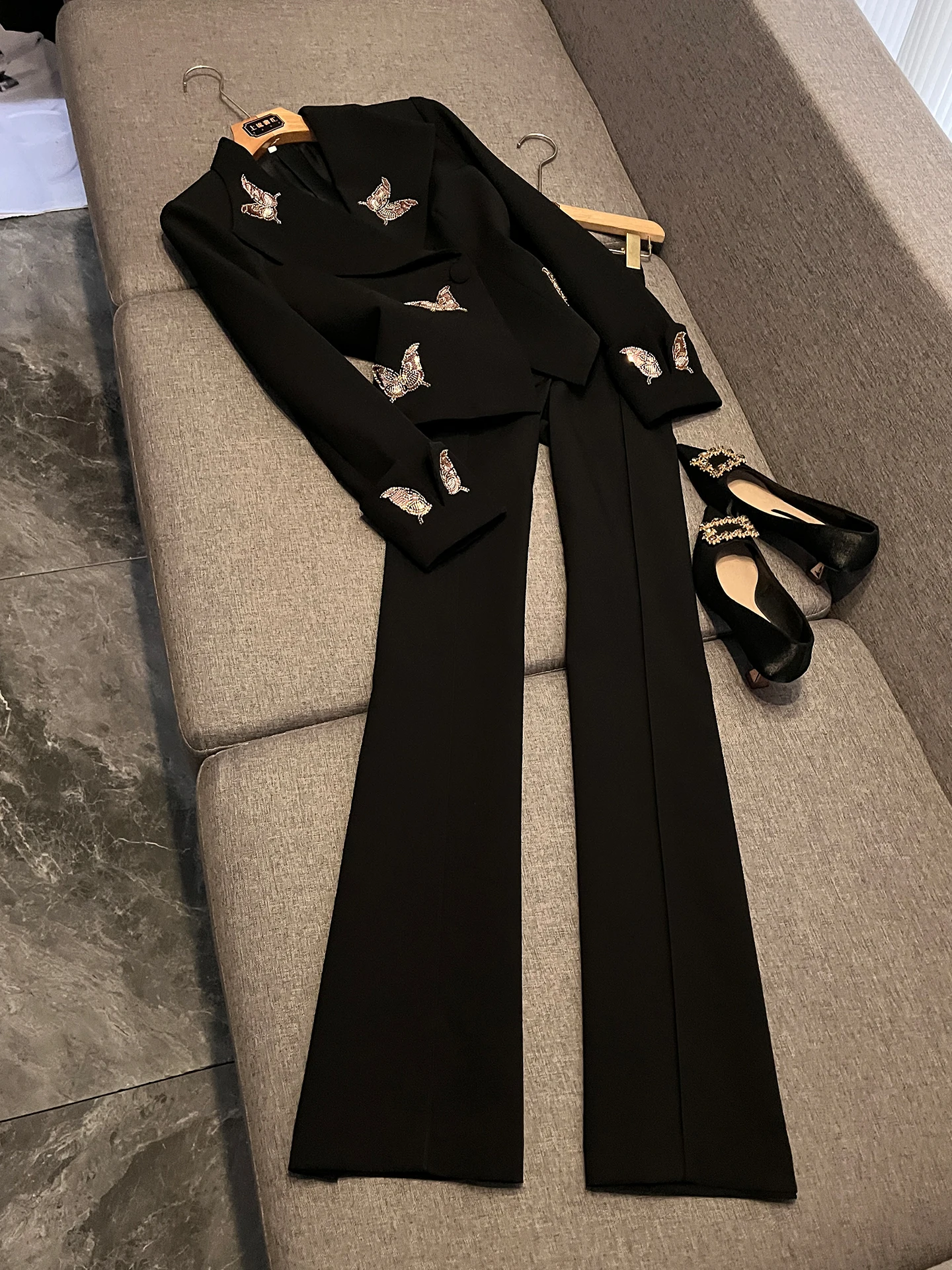 

Костюмный комплект Slim Fit с пайетками и бисером, зимний, черный, для женщин, модная повседневная одежда, полиэстер