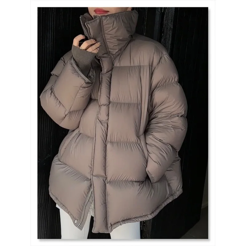 Minimalist ische Daunen jacke mit lang ärmel igem Revers kragen und haarlosem Kragen, kurzer und verdickter, locker sitzender Jacke