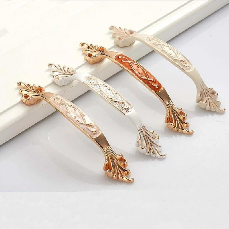 Simple and versatile cabinet and wardrobe drawer handles. Zinc alloy amber imitation antique country style handles.