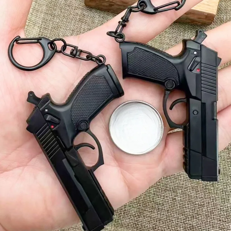 

New Strange Alloy Decorative Pendant Game Pistol Keychain Can Be Decomposed and Realistic Restored for Men's Collection of Gifts