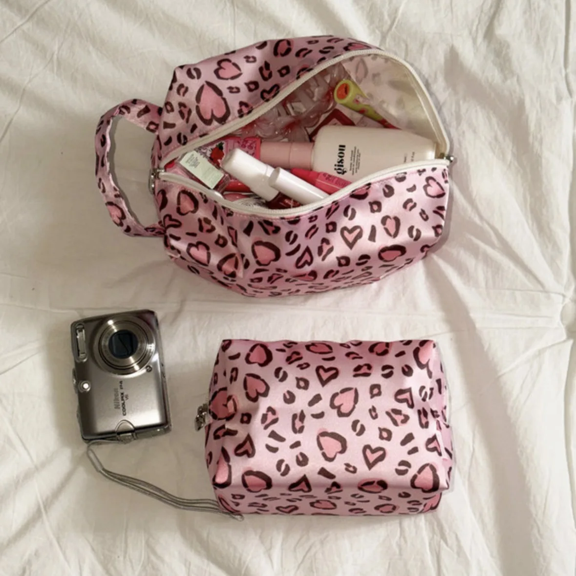 Ins New Leopard Pattern Y2k Satin Like Silk TextureCute Travel Makeup Bag Storage Bags Washbag Handheld Storage Camera Bag