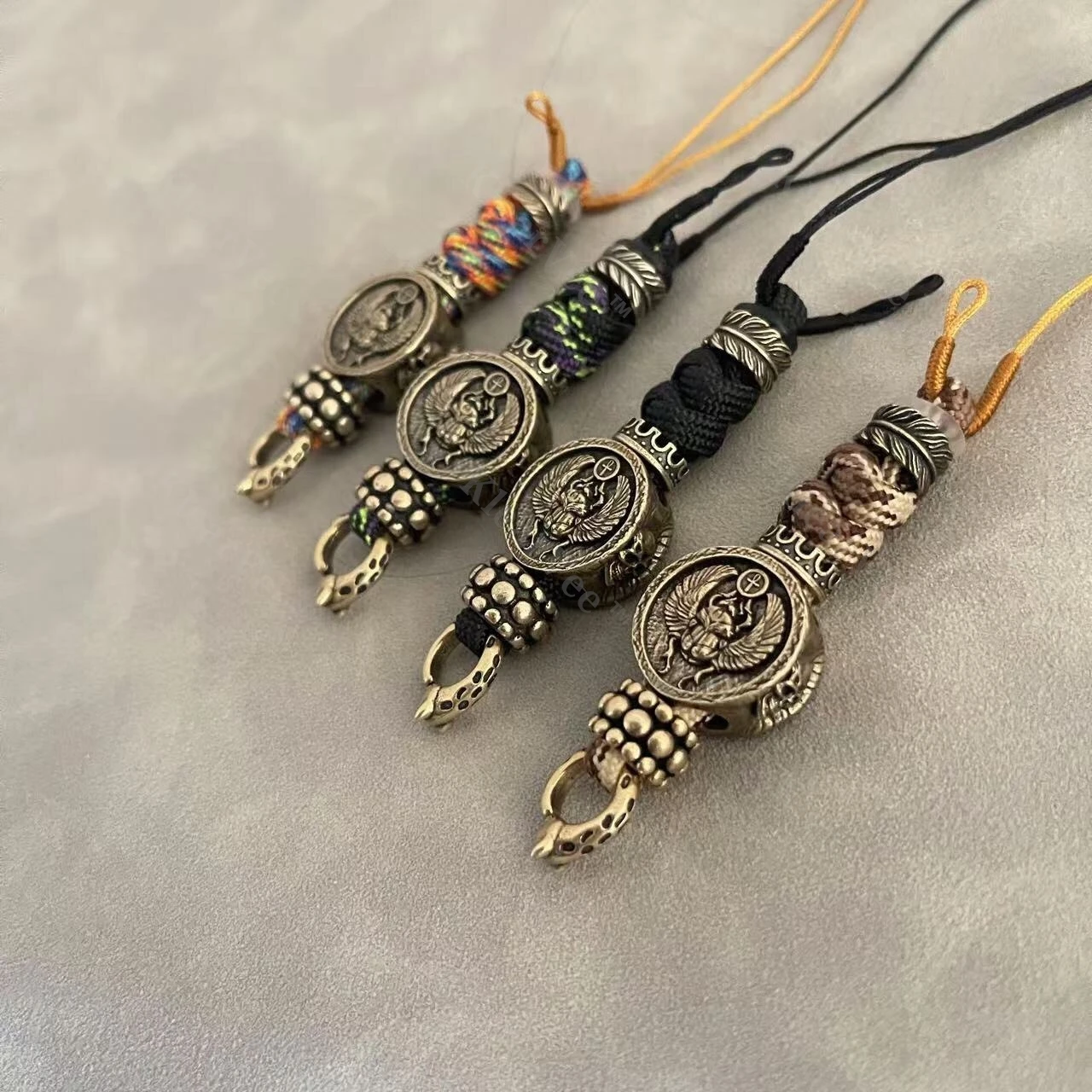 

Латунный круглый жук на заказ, плетеный нож из паракорда ручной работы, бусина EDC, подвеска в виде карты, брелок «сделай сам», украшение для рюкзака