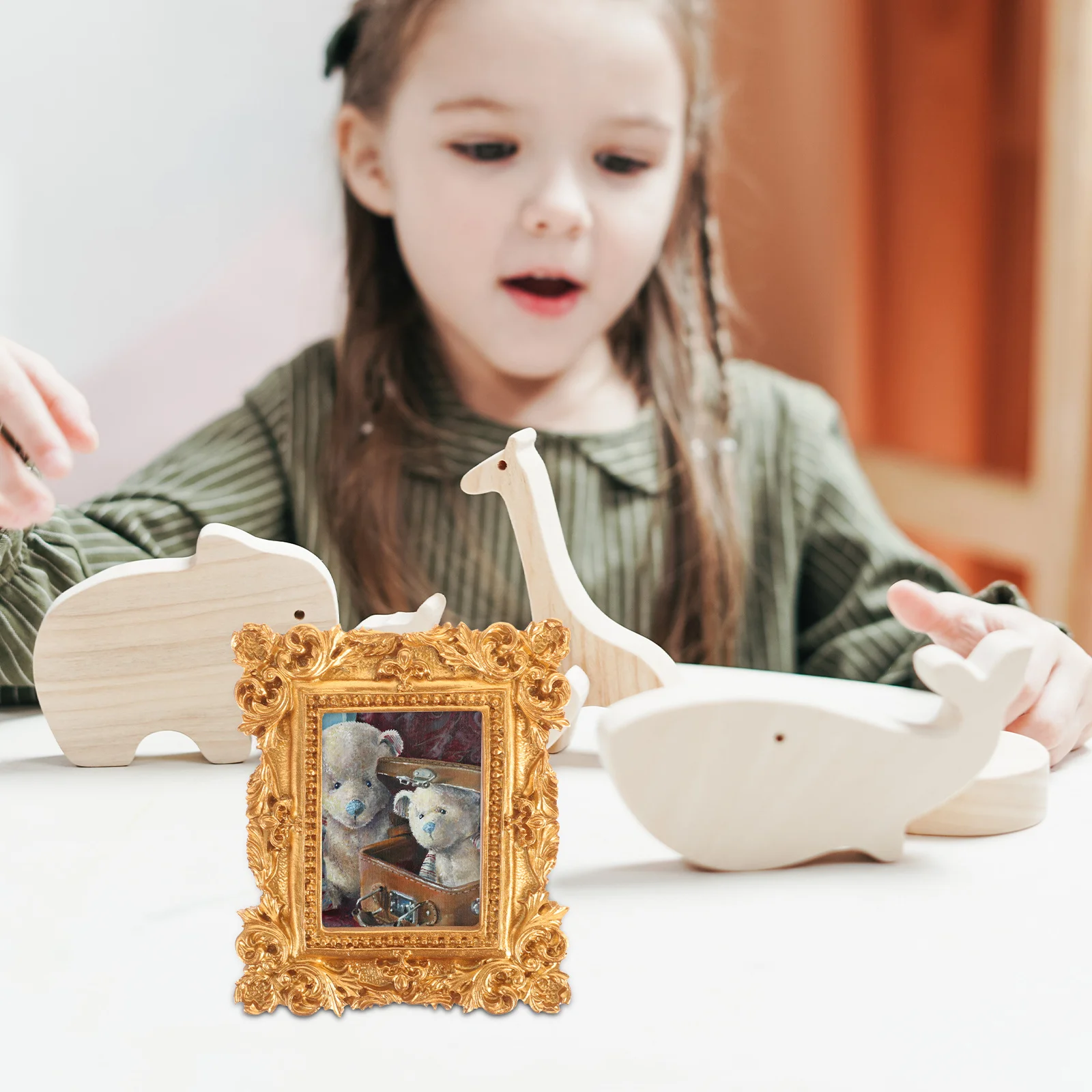 

Small Vintage Gold Photo Frame Resin Picture Frame Tabletop Home Decor Gift for Bedroom Living Room Office