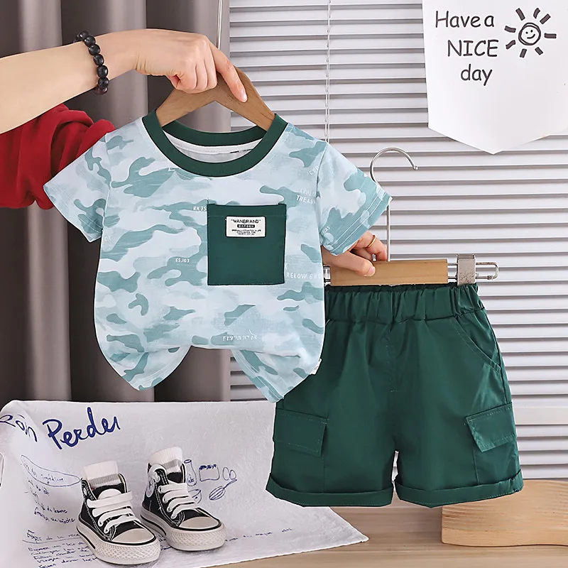 

Летний комплект одежды для малышей 2026: футболка с коротким рукавом и шорты в камуфляжном стиле, повседневная одежда для детей 1-5 лет