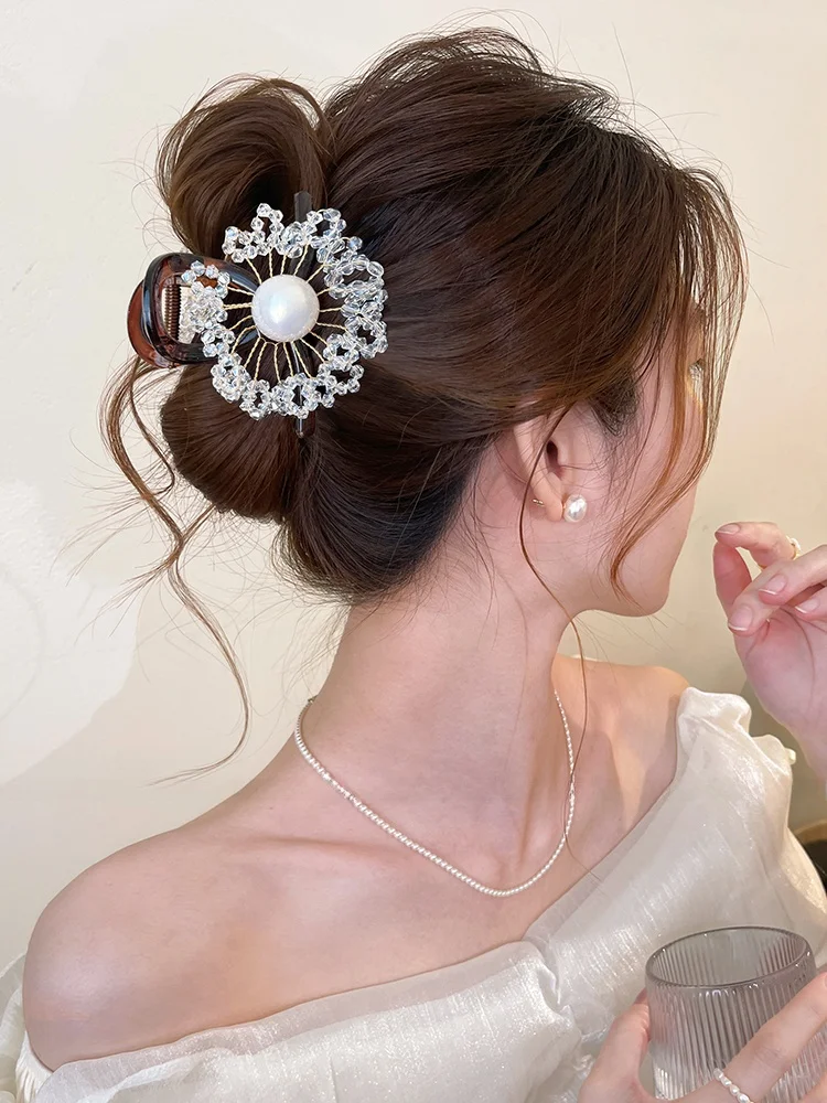 presilha-de-cabelo-feminina-elegante-com-contas-florais-redondas-tamanho-medio-acessorio-de-cabelo-bonito-e-exclusivo-para
