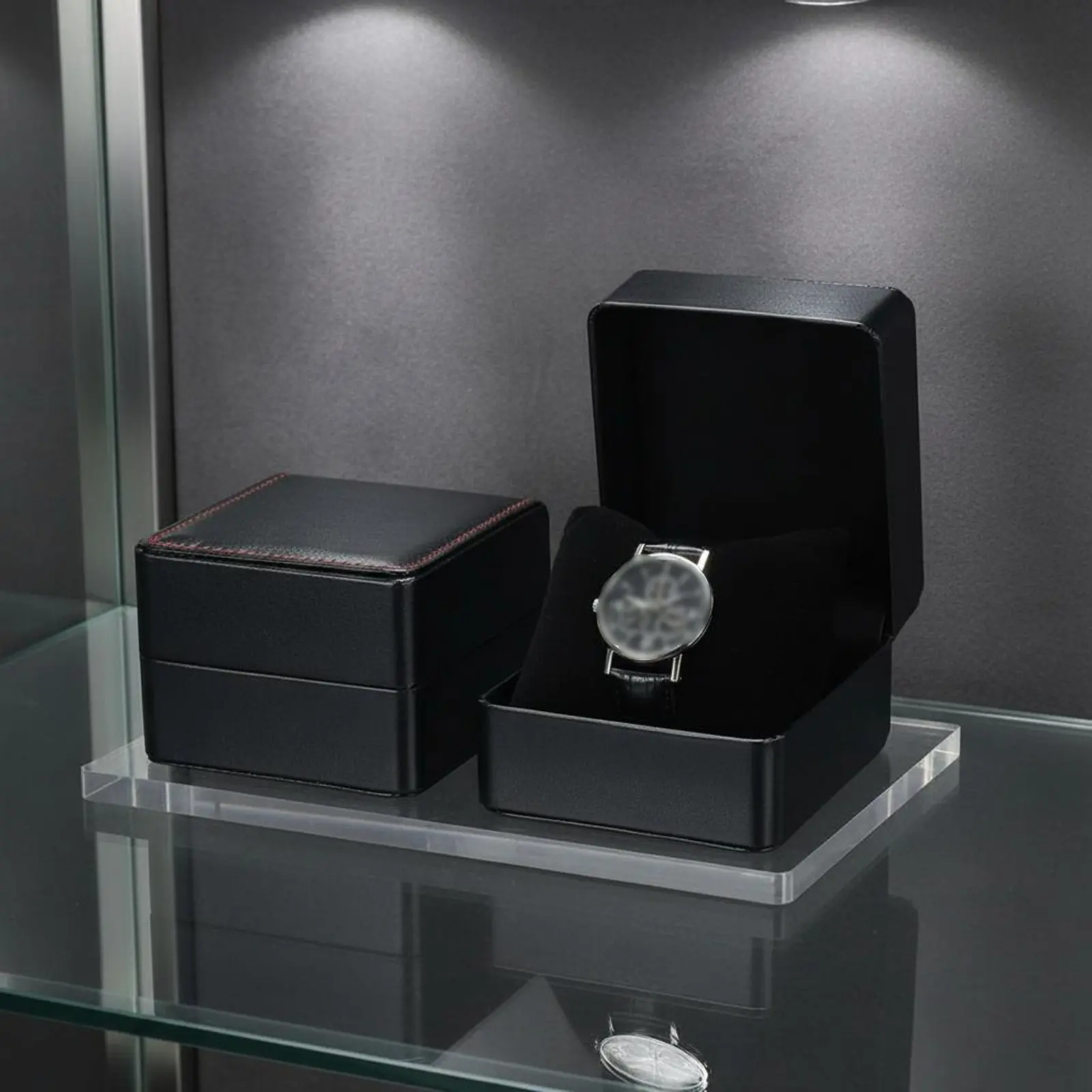 

Коробка для часов из искусственной кожи класса люкс, футляр для часов из искусственной кожи, демонстрационный бокс для наручных часов, мягкий защитный внутренний слой, долговечный.