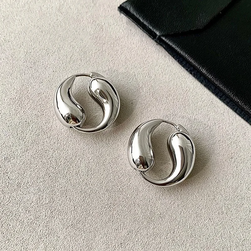 

Drop Ear Buckle Design Unique Pisces Metal Earrings Gold Ear Stud Jewelry Pure Color 2025 Summer New Gothic Jewelry for Women