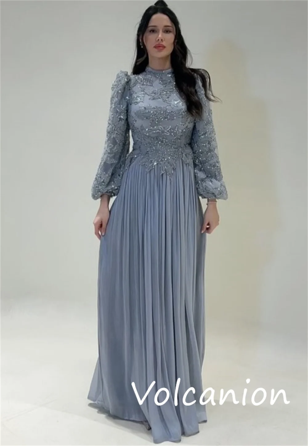 Aangepaste mode eenvoudige chiffon lovertjes plooi a-lijn hoge kraag lange jurken op maat gemaakte gelegenheid glitter