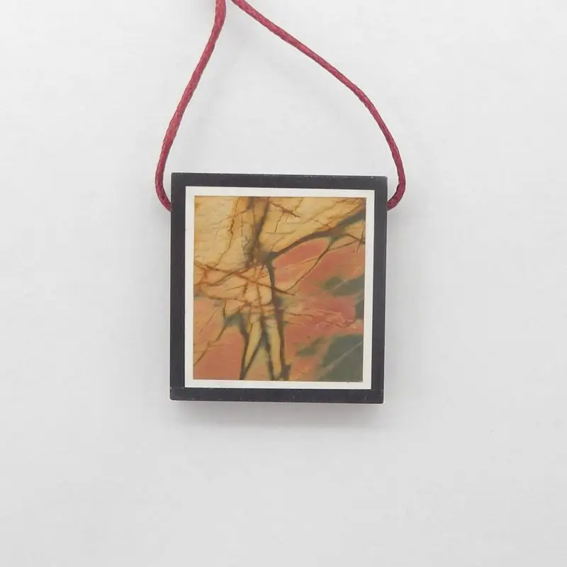 

Полированный многоцветный квадратный кулон из яшмы Пикассо с инкрустацией из говлита, натуральный драгоценный камень землистого цвета, художественные узоры в богемном стиле