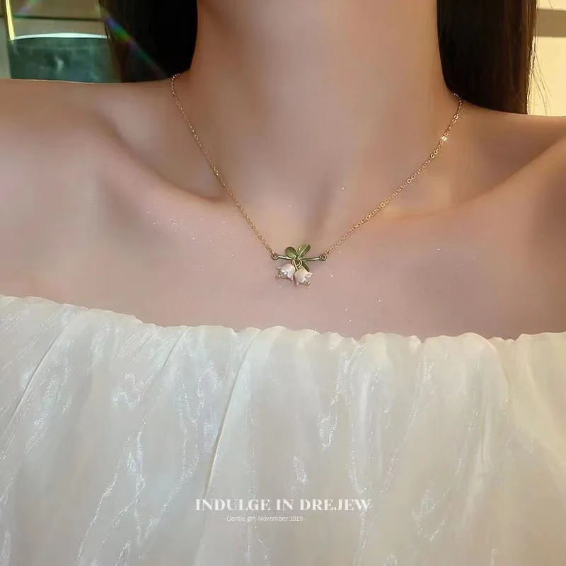 

Exquisite Lily Flower Pearl Chain Necklaces For Women Lady Versatile Oil Dripping Flower Necklace Girl Banquet Jewelry Accessory