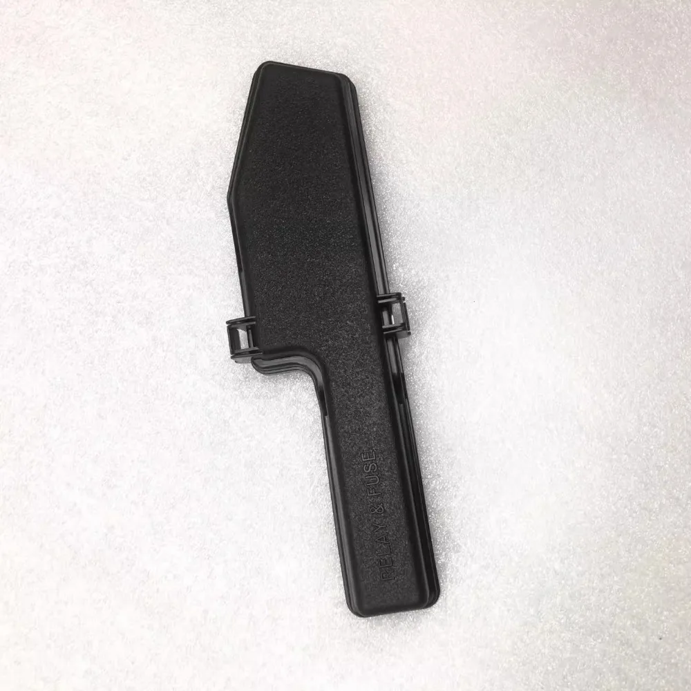 

Front Compartment Fuse Box Cover for Toyota 2015 2016 2017 2018 2019 2020 2021 2022 Vellfire Relay Box Upper Cover 82662