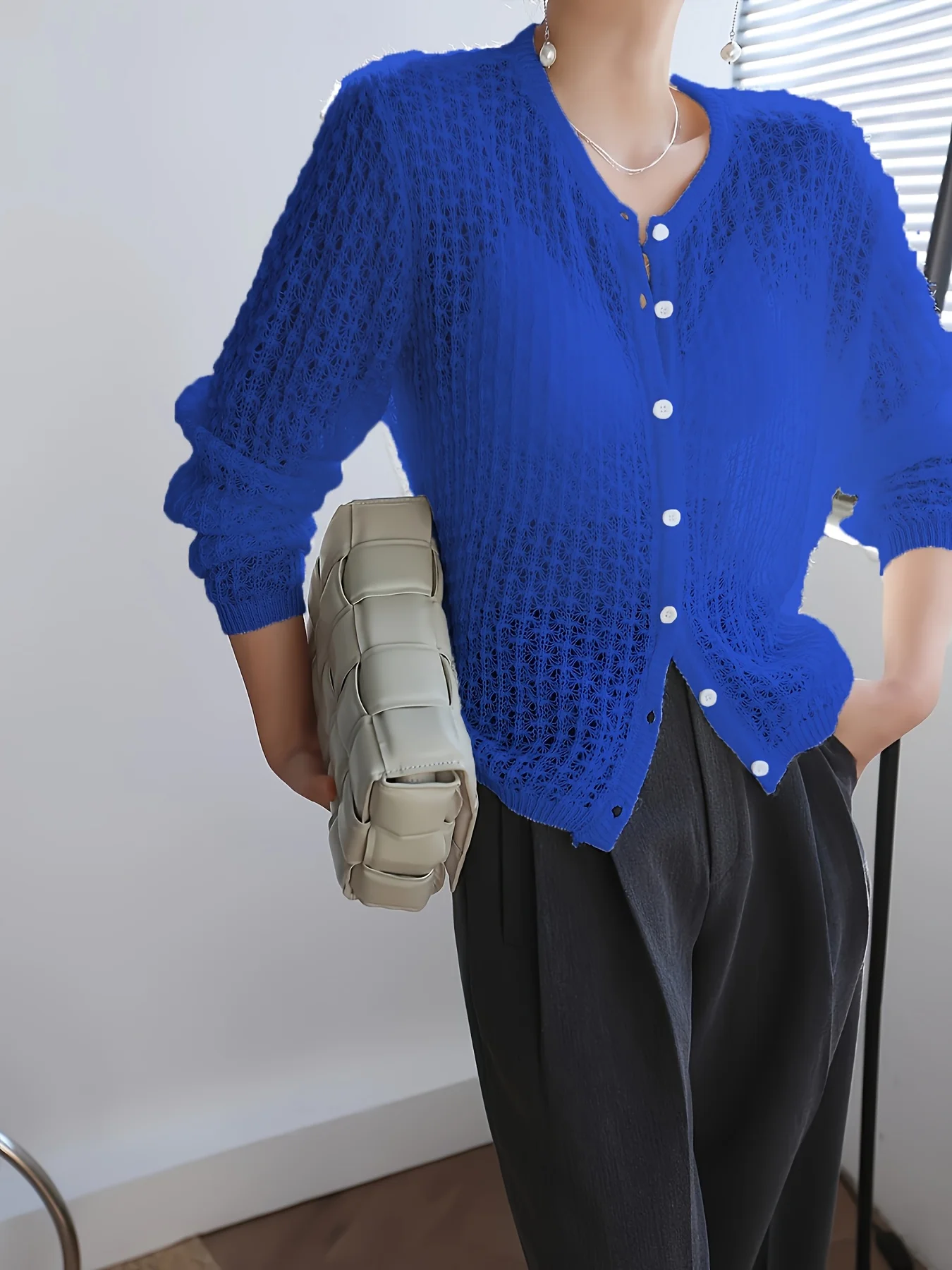 เสื้อคาร์ดิแกนถักลายฉลุสีน้ำเงินรอยัลสำหรับผู้หญิง สวมใส่สบายและสง่างาม เหมาะสำหรับการเดินทาง เสื้อคลุมแขนยาว ฤดูใบไม้ผลิ/ฤดูร้อน