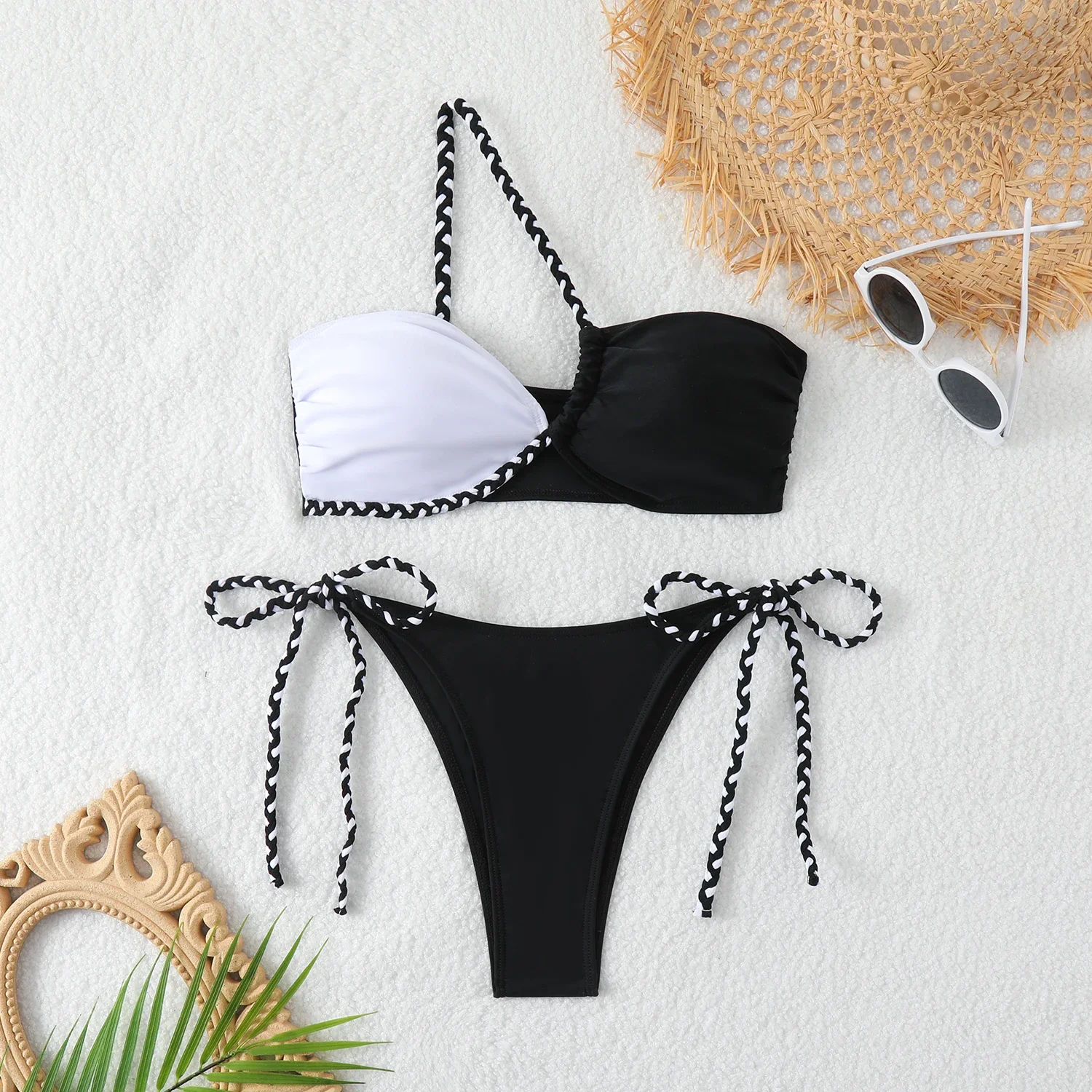 

Черно-белый лоскутный купальник из двух предметов для женщин, бикини-стринги с низкой талией, сексуальный купальник с открытой спиной и повязкой на одно плечо, новинка 2024 года