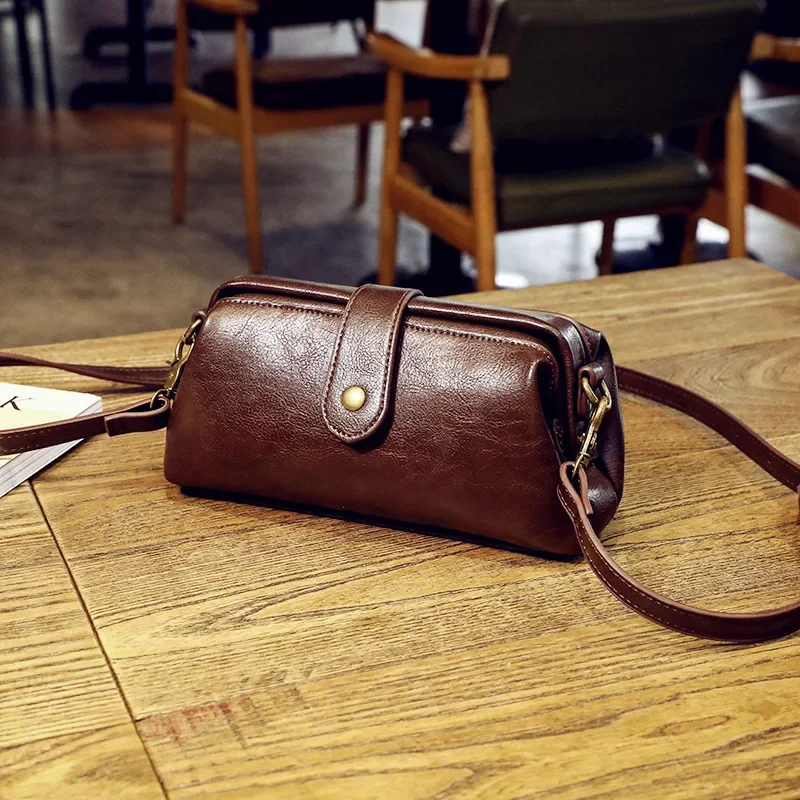 Vintage PU Leather Doctor Style Crossbody Bag for Women Retro Small Buckle Shoulder Messenger Bag Casual Daily Ladies Purse