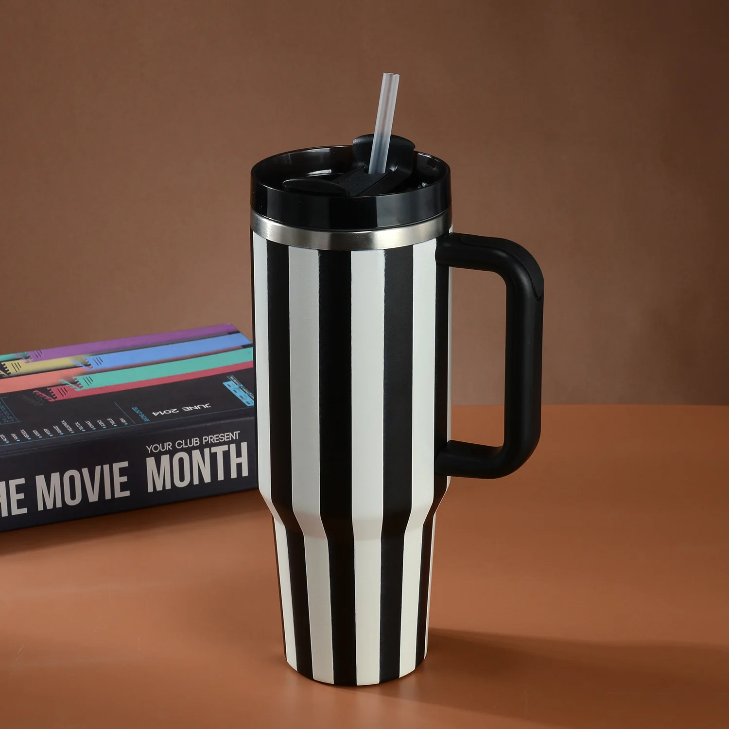 Popular listrado 40oz moda carro frio e retenção de calor grande capacidade copo de água de palha garrafa de água de aço inoxidável garrafa térmica