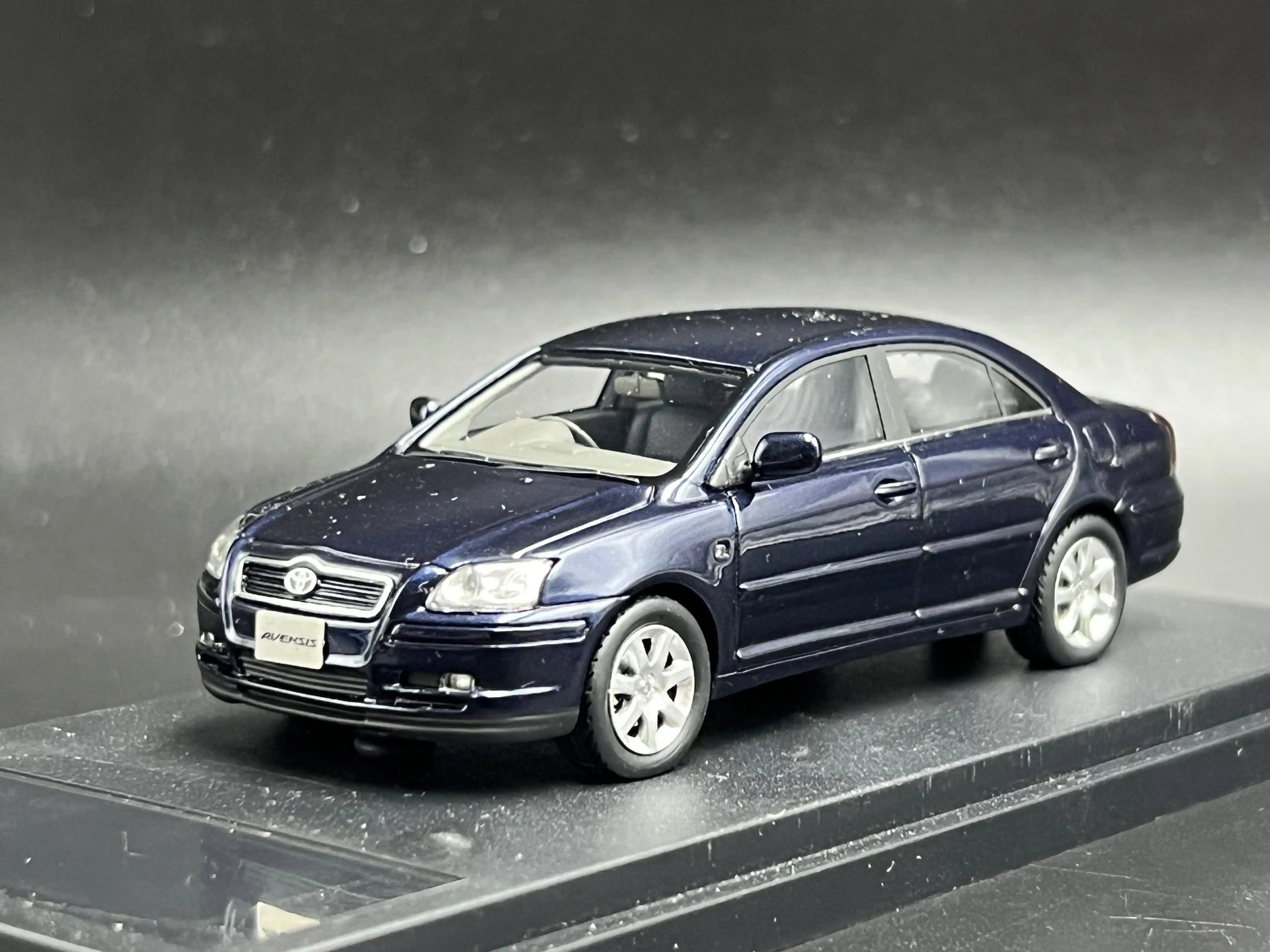 hi-story-1-43-scale-toyota-auris-avensis-2003-resin-car-model