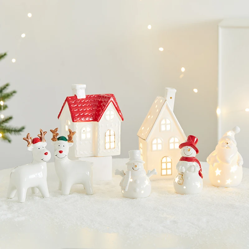 زخرفة سيراميك لرجل الثلج لسطح المكتب لتزيين عيد الميلاد، دعائم ترتيب مشهد نافذة مركز التسوق الصغير على شكل الأيائل