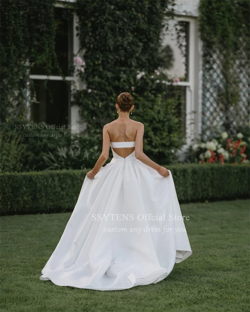 SSYTENS Anmutige Satin-Brautkleider 2026, trägerlos, plissiert, zivile Brautkleider, Schleife, offener Rücken, hoher Schlitz, Brautkleid, individuell gestaltet