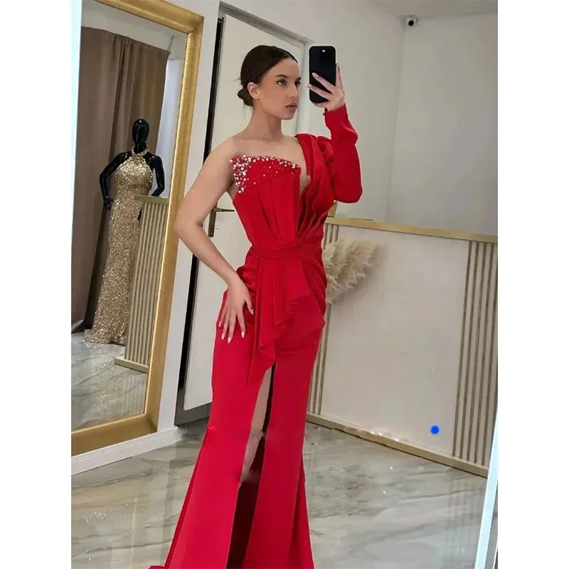 Mode Vestidos de Fiesta Frauen Ballkleid eine Schulter mit Perle Meerjungfrau Abendkleid Falten Seite geteilt lange Roben de Soiree