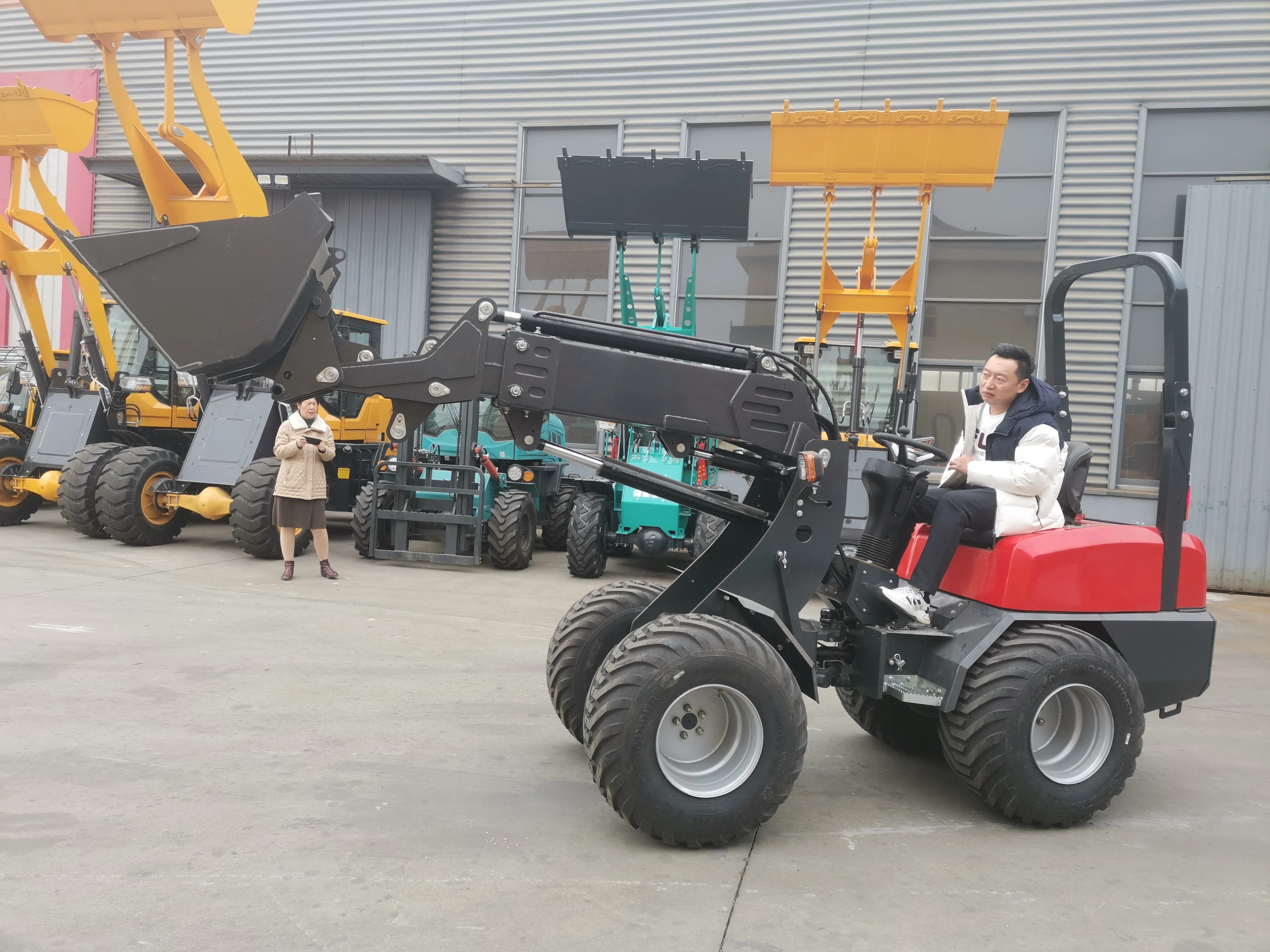 Der Teleskop-Gabelstaplerlader, der häufig in China zum günstigsten Preis verwendet wird, dient zum Verkauf