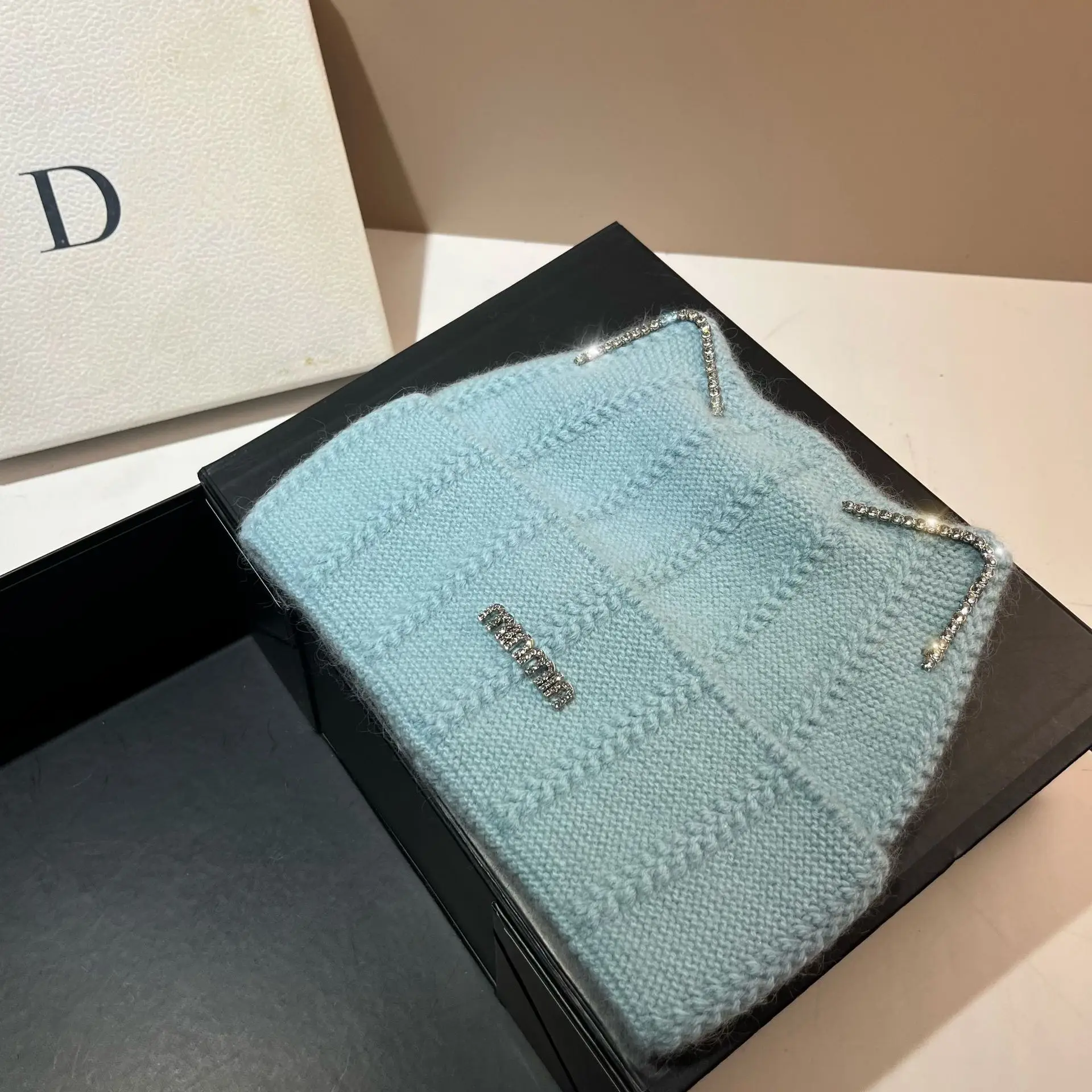 Tania czapka z króliczymi uszami - styl koreański, miękki pompon z króliczego futra, ciepła zimowa czapka dla kobiet