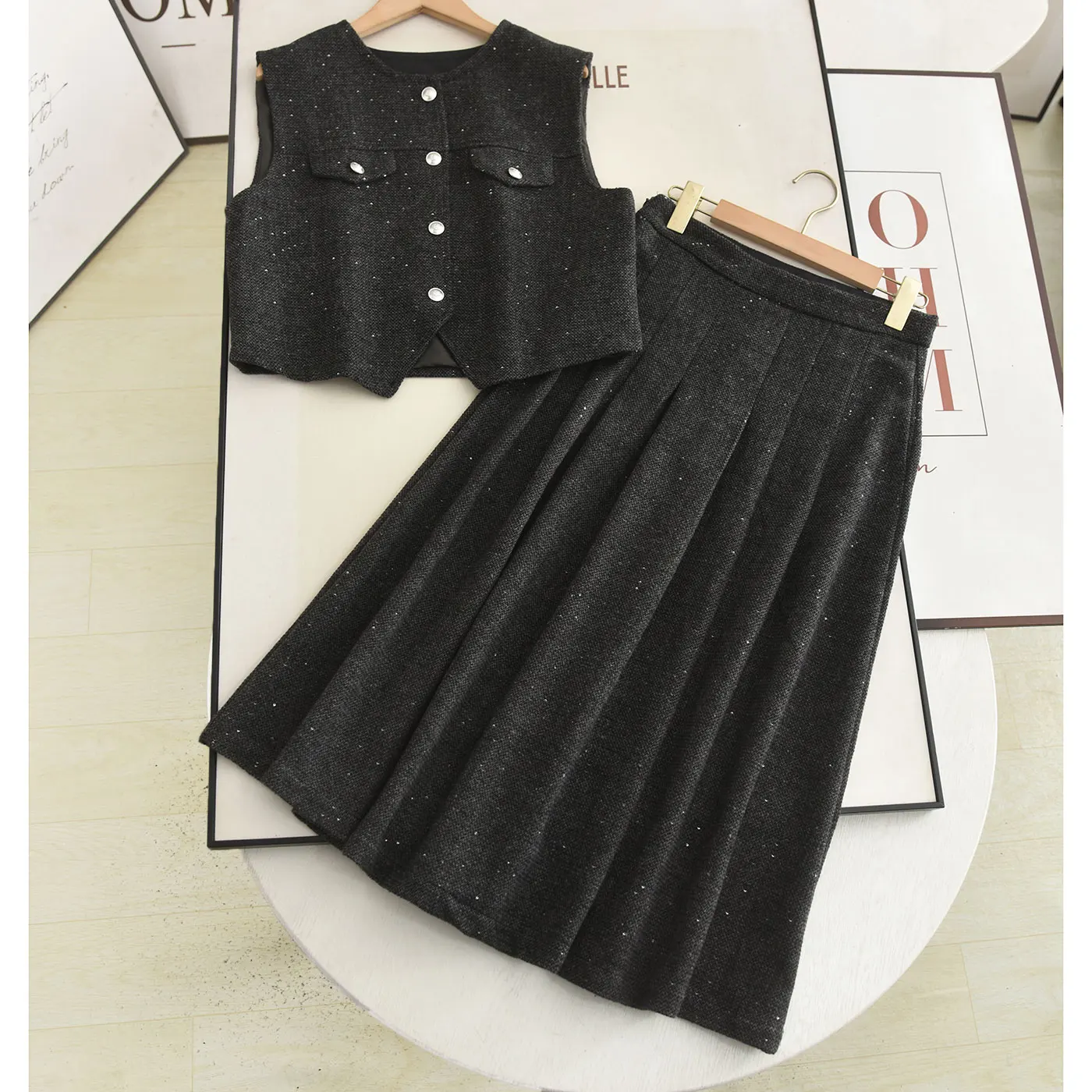 

ey Sequin Pleated Skirt And Vest Set Winter New Sle Faion Set Women's High Waist Monocomatic Luxury Look