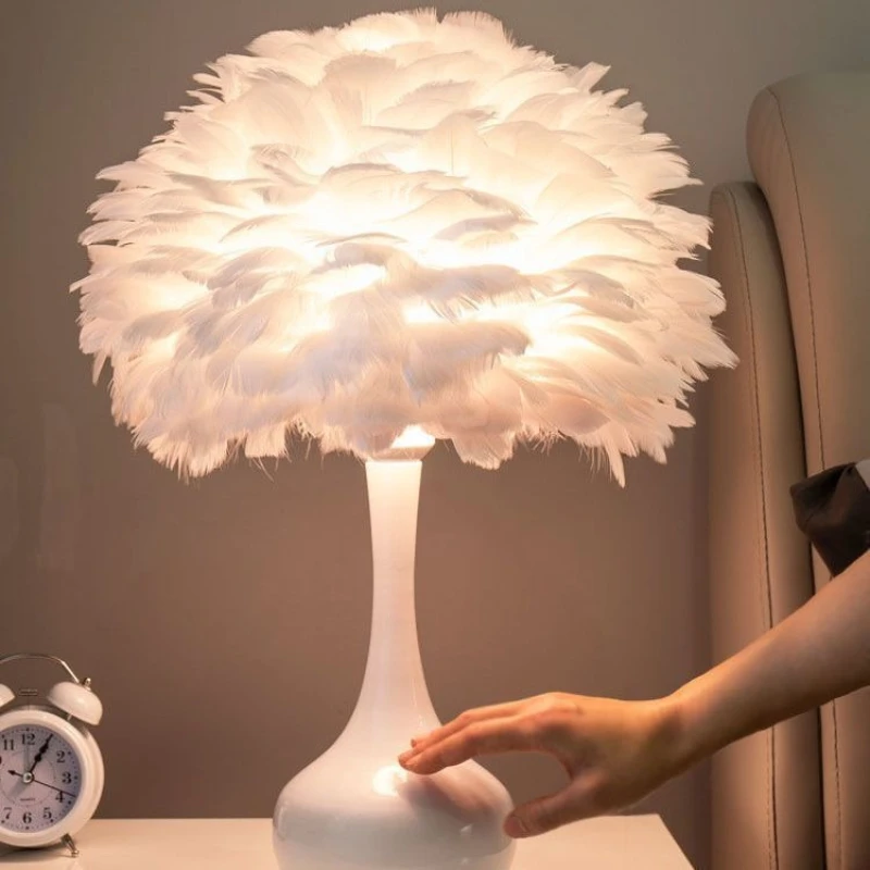 Feather LED Desk Lamp Luxury Romantic Tricolor Table Lamps Bedroom Bedside Touch Lighting Light Accessories Decorating Lights