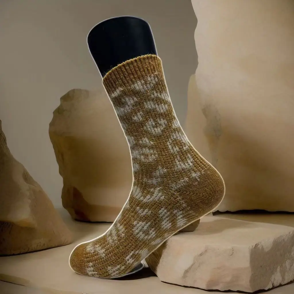 2025 new model autumn and winter medium tube rabbit wool ladies double-way leopard print long hair fashion casual socks 6 pairs