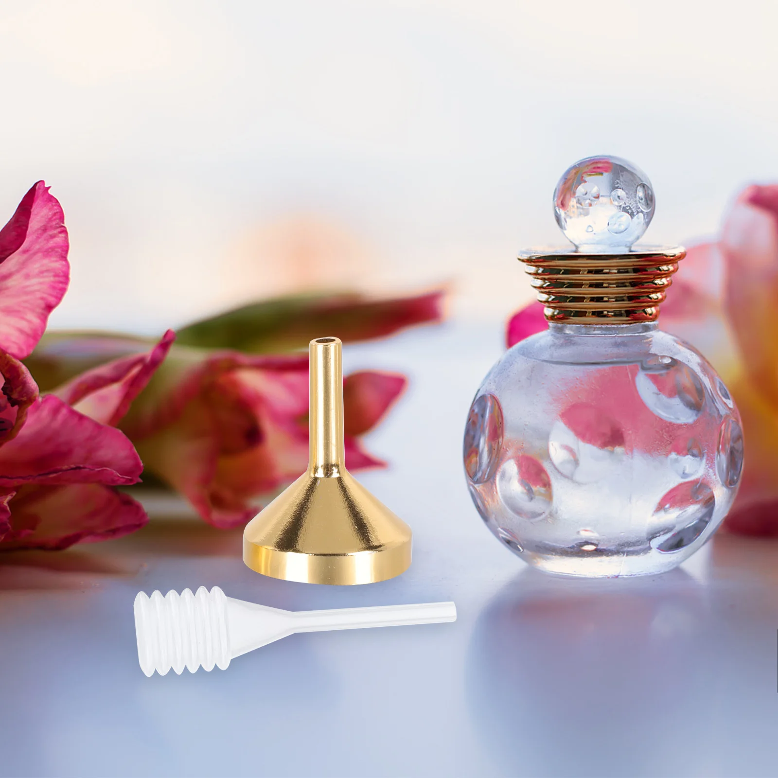 

1Set Sturdy Mini Metal Funnel Perfume Dispenser Aluminum Oxide Portable Tool for Transferring Liquids Essential Oils