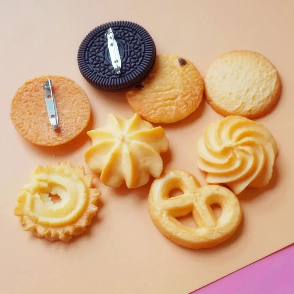 Funny Cookie Simulation Food Brooch On Clothes Bags Hat Unisex Women Men Badge Brooches Girl Casual Outing Fashion Accessory