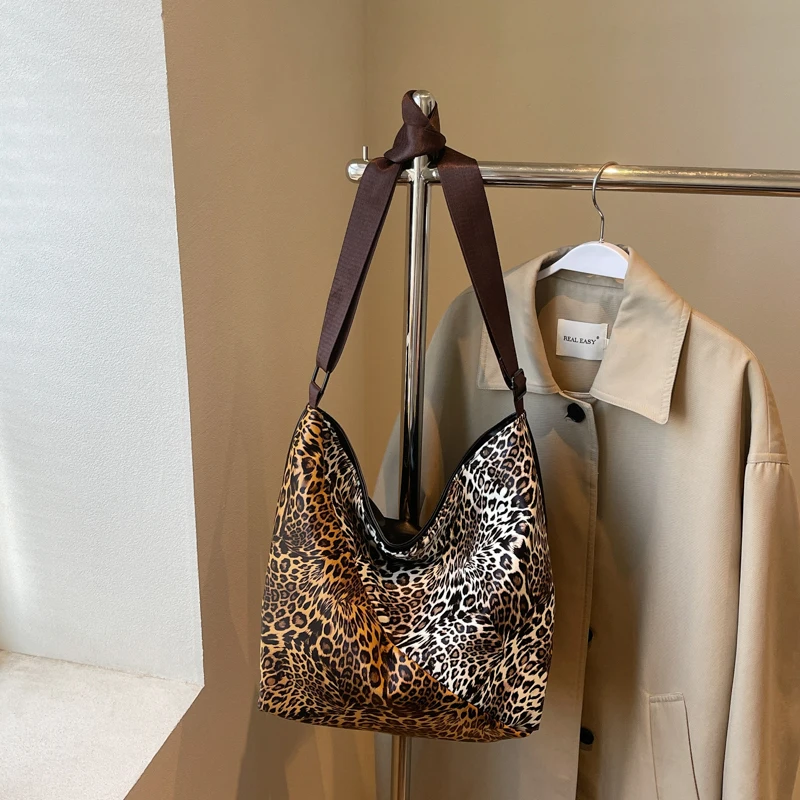 

Модные сумки через плечо из искусственной кожи с леопардовым принтом, женские сумки большой вместимости, Лидер продаж 2025, модные женские сумки на молнии с швейными нитками