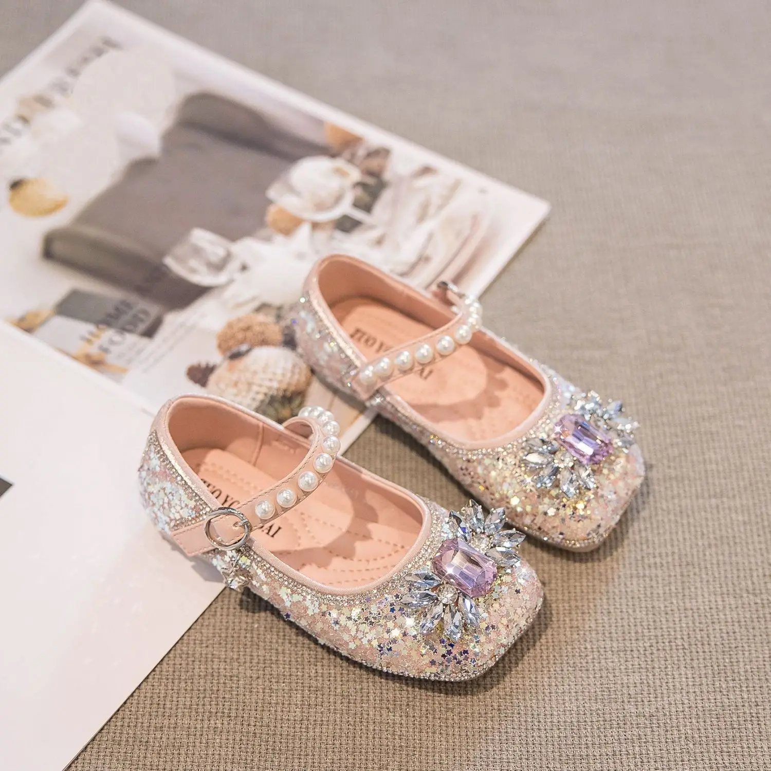 Chaussures de princesse en cristal pour enfants, chaussures simples confortables avec nœud, l'offre elles souples, biscuits, printemps et automne, nouveau, 2024